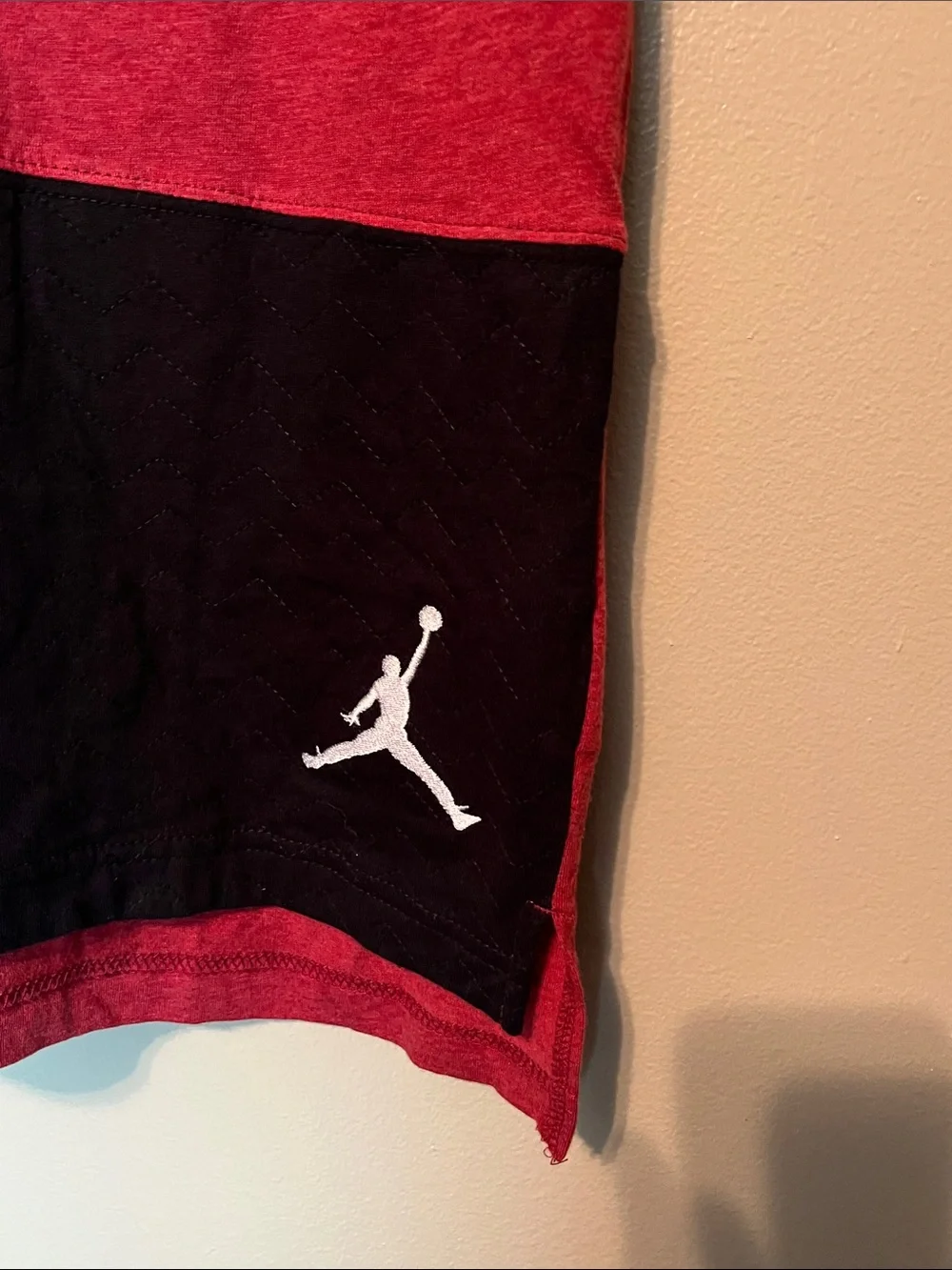 Jordan Red and Black Colorblock Short-Sleeve Tee XL teen Medium men’s